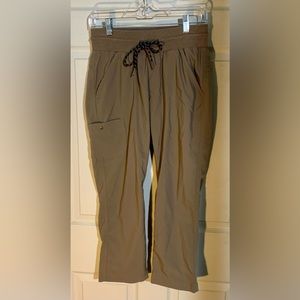 Women’s Columbia Tan Cargo Capris size small